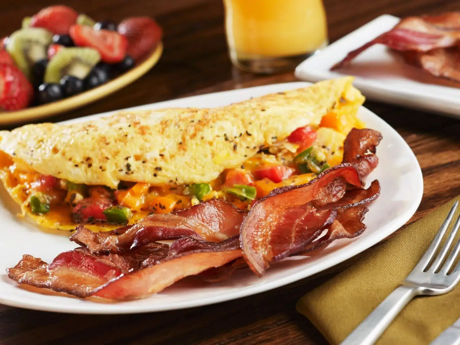 Vegetable Omelet with Turkey Bacon and Whole Grain Toast