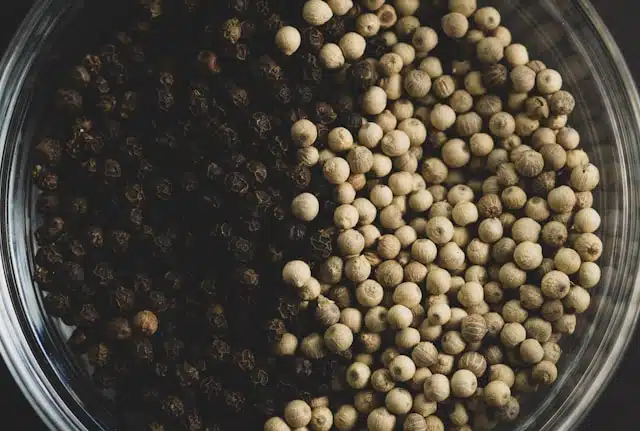 White Pepper vs Black Pepper: The Ultimate Guide to Unlock Bold Flavors